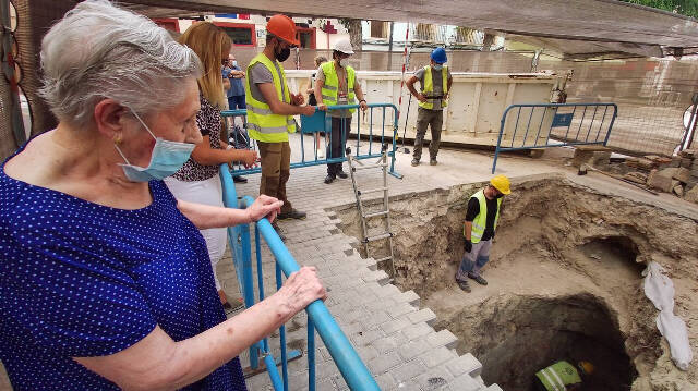 Carmen Montesinos ha visitado las excavaciones de recuperación del refugio que ella misma ayudó a construir en 1938