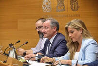 El director de la Agencia Valenciana Antifraude (centro de la imagen), Joan Llinares, junto a las sÃ­ndica del PP, Eva Ortiz