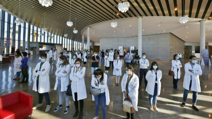 Manifestación de trabajadores del Departamento de Salud de La Ribera
