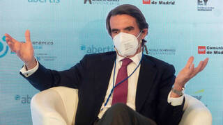 Aznar machaca a Sánchez con el informe sobre los detalles de su nuevo Gobierno