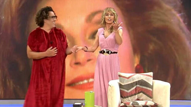 Torito se desnuda en directo y provoca con sus impactantes encantos en Telecinco