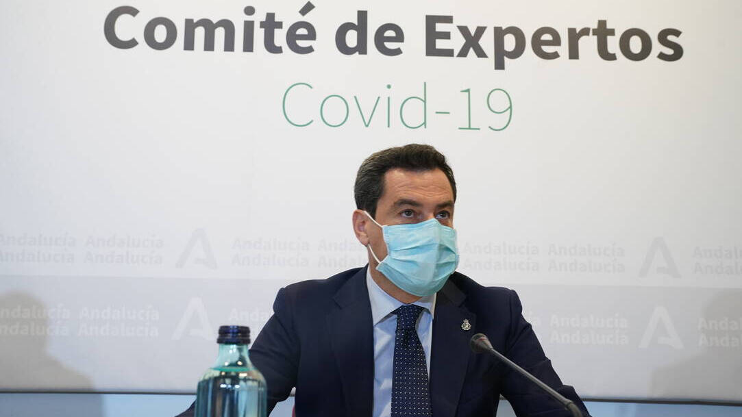 El presidente de la Junta de Andalucía, Juanma Moreno, durante la reunión del Comité de Expertos en Salud.