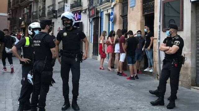 La Policía Local de Alicante vigilando las zonas de ocio de la ciudad