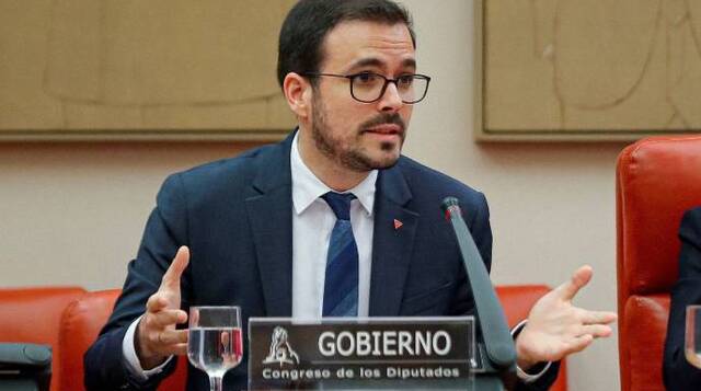 La agenda desierta del ministro Garzón indigna con la luz y la gasolina disparadas