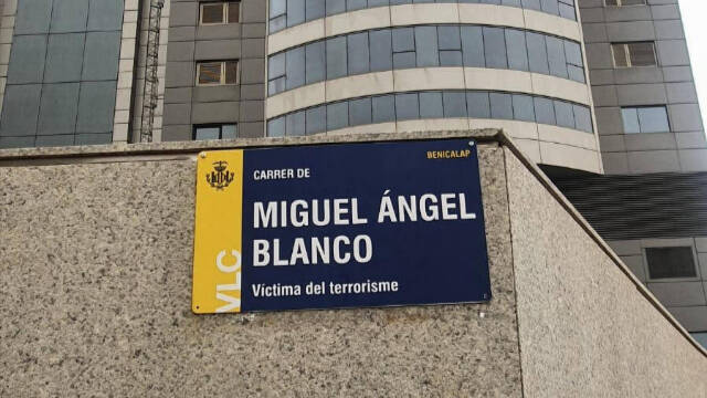 Placa en Valencia de la calle a Miguel Ángel Blanco