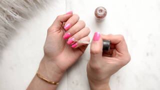 ¿Cómo quitar uñas acrílicas fácil y rápido? 3 Trucos para cuidar tu manicura 