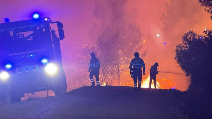 Un incendio forestal en Azuébar (Castellón) obliga a evacuar el municipio y a movilizar a la UME