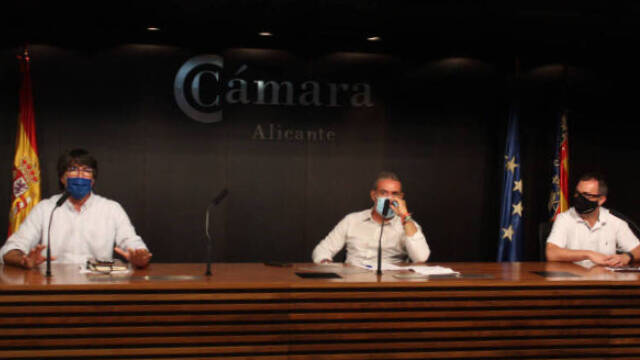 De izquierda a derecha: Javier Galdeano, presidente de Alroa, Lalo Díez, presidente de CEOH, y César Anca, presidente de ARA