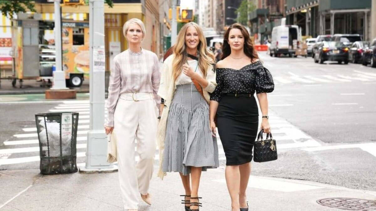Fotograma de Sarah Jessica Parker con sus compañeras de reparto de Sexo En Nueva York