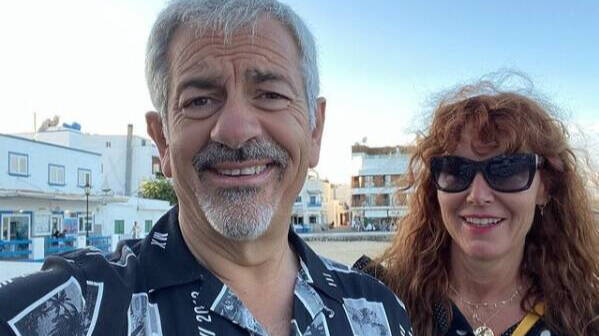 Carlos Sobera junto a su pareja Patricia Santamarina en Fuerteventura.
