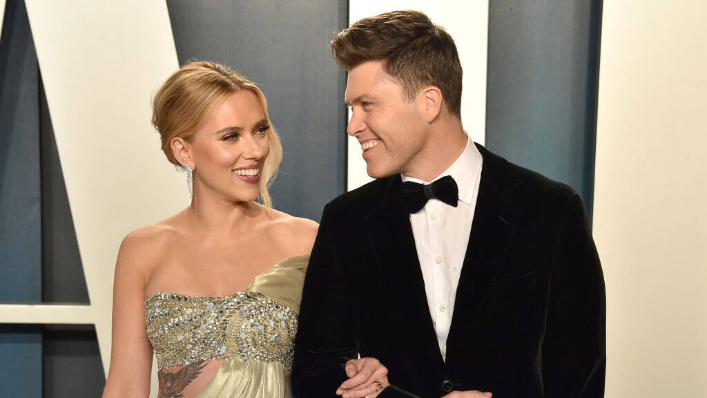 Colin Jost confirmó los rumores de que Scarlett Johansson está embarazada