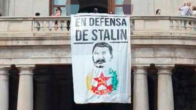 Pancarta de homenaje a Stalin en el Ayuntamiento de Valencia