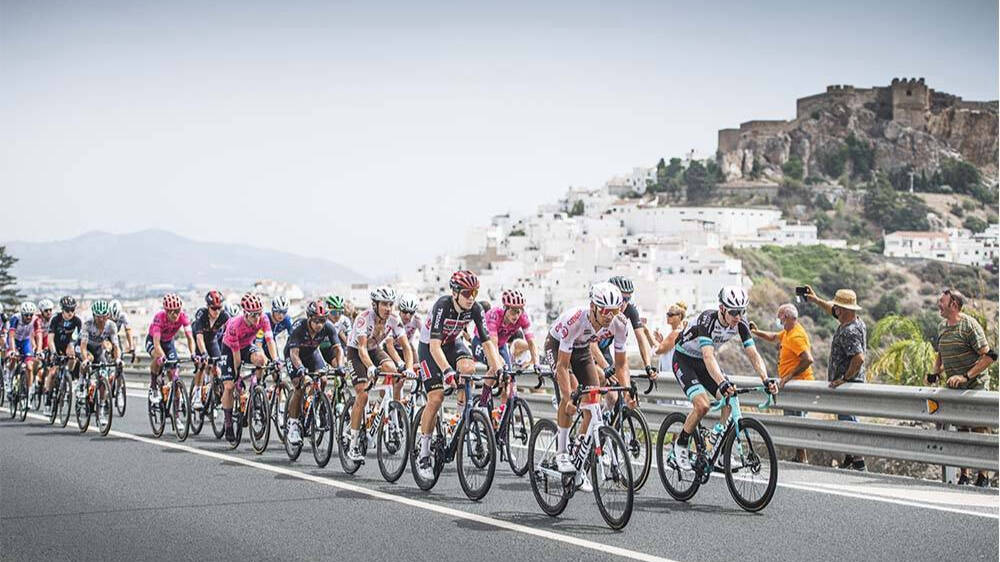 La Vuelta Ciclista a su paso por la provincia de Almería. UnipublicChalyLópez