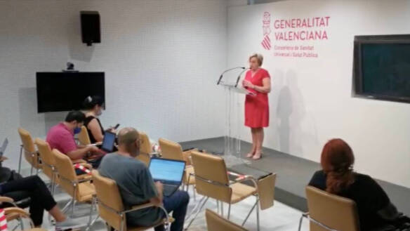 Ana Barceló en rueda de prensa anunciando las medidas