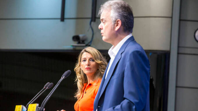 La vicepresidenta segunda del Gobierno de España, Yolanda Díaz, junto al nuevo vicepresidente segundo de la Generalitat, Héctor Illueca