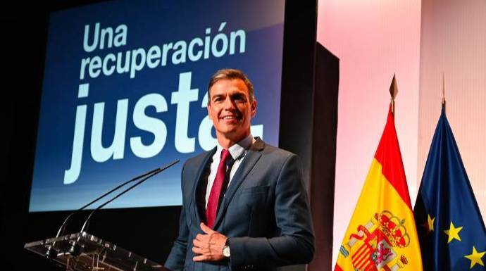 El marketing desplegado por Moncloa no oculta la losa que pesa sobre el futuro de los españoles.