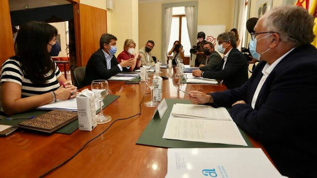 La reunión se ha celebrado en la 'Casa de Brujas', sede del gobierno valenciano en Alicante