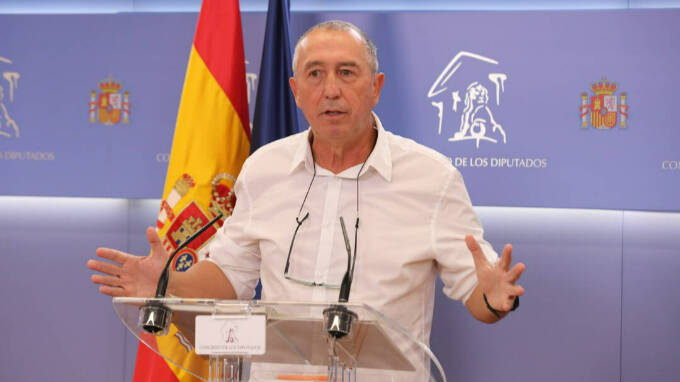 El diputado de Compromís en el Congreso, Joan Baldoví, ofrece una rueda de prensa en el Congreso de los Diputados, a 7 de septiembre de 2021, en Madrid (España).