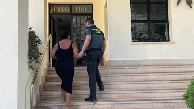 Los agentes han detenido a la cuidadora, una mujer de 45 años de nacionalidad venezolana / Guardia Civil