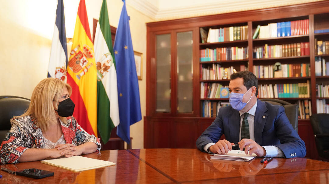 Visita institucional del presidente de la Junta de Andalucía, Juanma Moreno, al ayuntamiento de Jerez, donde se ha reunido con la alcaldesa Mamen Sánchez.