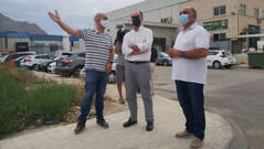 Emilio Bascuñana, alcalde de Orihuela, visitando la zona cero de la riada
