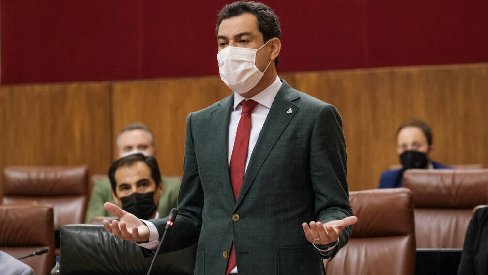 El presidente de la Junta de Andalucía, Juanma Moreno, comparece en la sesión de control en el Parlamento.