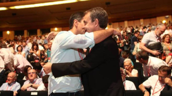 Pedro Sánchez y Zapatero, impulsores de las dos leyes de memoria histórica