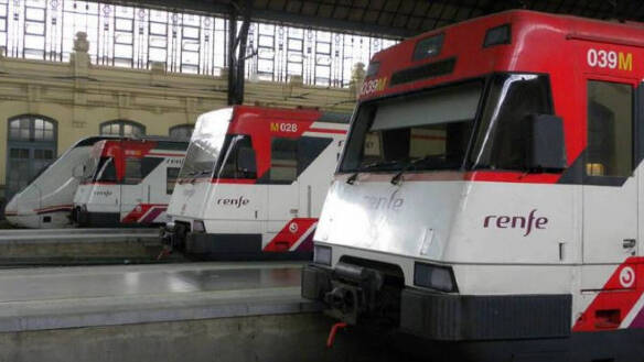 Trenes de Cercanías en la estación del Norte de Valencia