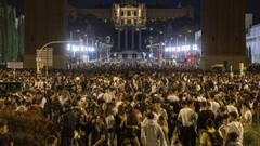 El caos vuelve a Barcelona con una noche de macrobotellón playero y peleas