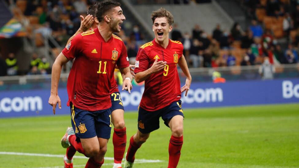 Ferrán Torres celebra el segundo gol de España