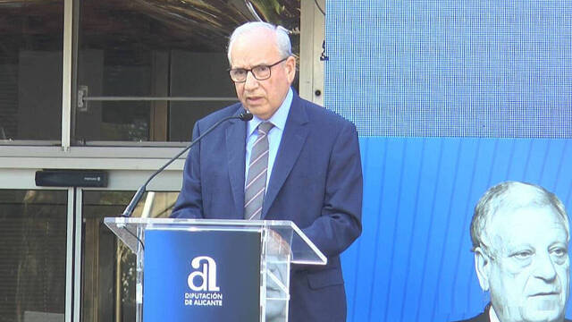 Alfonso Guerra, ex vicepresidente del Gobierno, durante el homenaje a Valenzuela