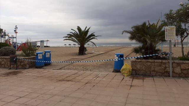 Se esperan tormentas fuertes en el litoral, por lo que los accesos a las playas permanecen hoy y mañana cerrados