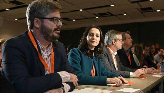 Fran Hervías, ex secretario de Organización de Ciudadanos y ahora blanco de sus críticas, junto a Inés Arrimadas