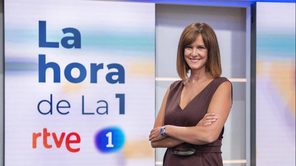 Mónica López, cuando conducía 'La hora de la 1' en TVE