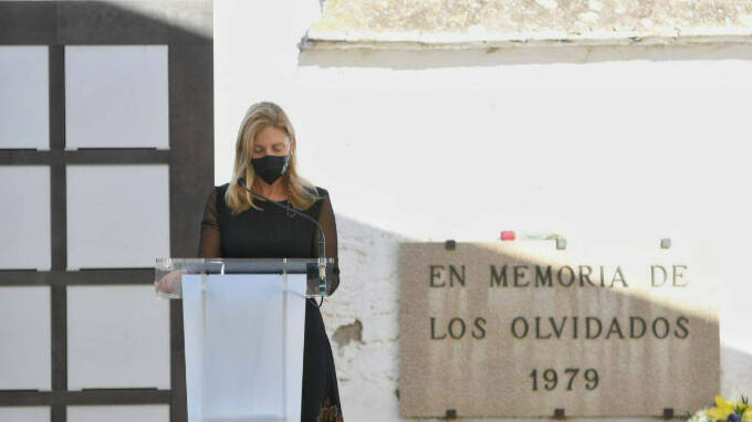 La alcaldesa de Castellón, Amparo Marco, durante el acto de homenaje a las víctimas del franquismo. Foto de Andreu Esteban
