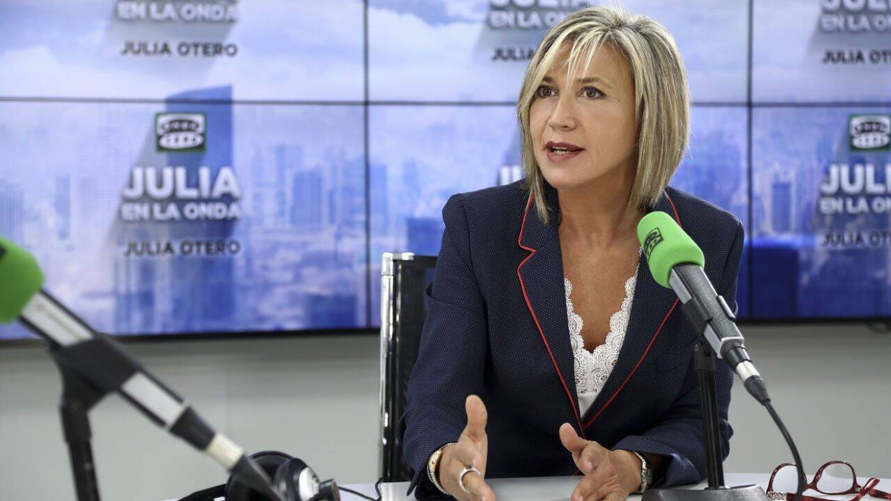 Julia Otero en su programa de radio