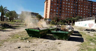 Un operativo de limpieza destapa 3'5 toneladas de escombros en La Coma (Paterna)