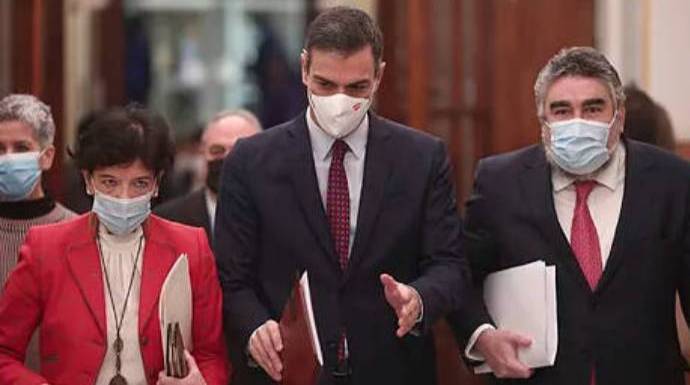 El exministro Uribes, junto a Sánchez, el último enchufado como "embajador fake".