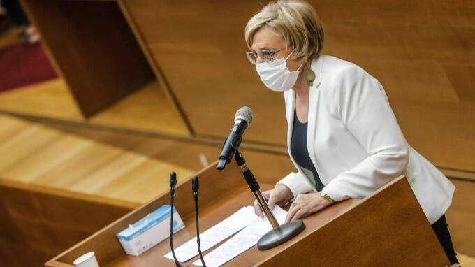 La consellera de Sanidad Universal y Salud Pública, Ana Barceló, interviene durante un acto que abre el nuevo curso políticos en Les Corts