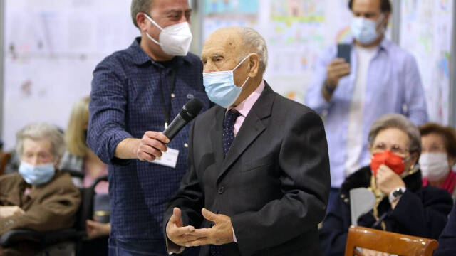 Paco, vecino centenario de Valencia, que actuó de portavoz durante el homenaje