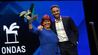 Roberto Leal da protagonismo a su madre en los Premios Ondas con su inesperada petición