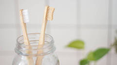 Por qué usar un cepillo de dientes de bambú: claves y beneficios sostenibles
