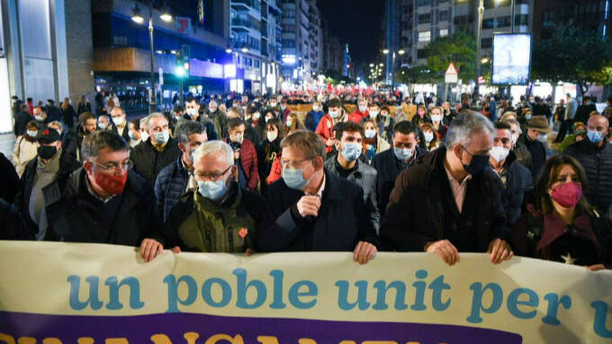 El presidente de la Generalitat Valenciana, Ximo Puig (centro), en una manifestación que reclama un nuevo sistema de financiación autonómica, a 20 de noviembre de 2021