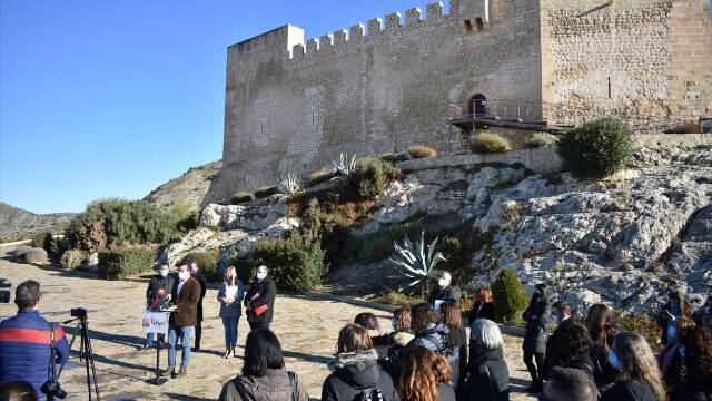 Las jornadas de tourists info se han iniciado en la explanada del castillo de Petrer, que data de los s. XII y XIII