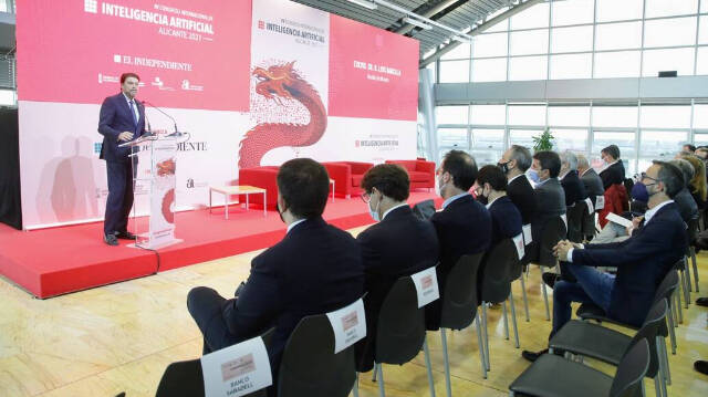 El alcalde de Alicante, Luis Barcala, ha explicado la incorporación de la IA en el Plan Smart City