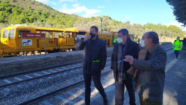 El presidente de Adif, Ángel Contreras, el presidente de la Autoridad Portuaria de Valencia, Aurelio Martínez, y el responsable de la obra ferroviaria.