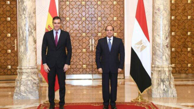 Pedro Sánchez junto al presidente de Egipto en su visita oficial donde ha prometido darles 400 millones