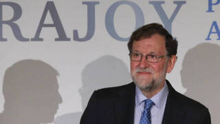 Rajoy da la cara por el honor de Camps y Rita Barberá en público y por TV