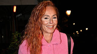 Rocío Carrasco baila la conga en una fiesta televisiva marcada por las ausencias