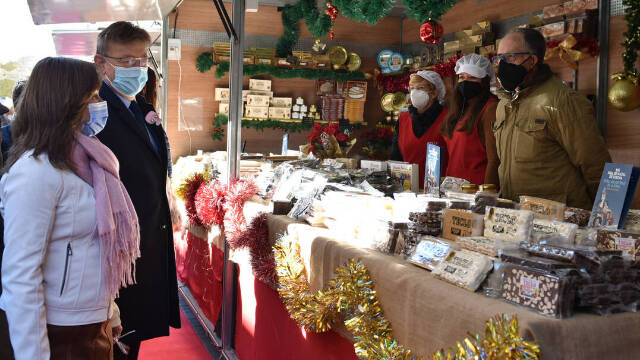 El presidente Ximo Puig partició este viernes en la inauguración de la Fenia de Navidad de Xixona